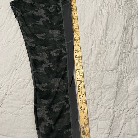 Fabletics Powerhold Athletic Leggings Green Camo Pull On Legging Pant - Picture 7 of 10